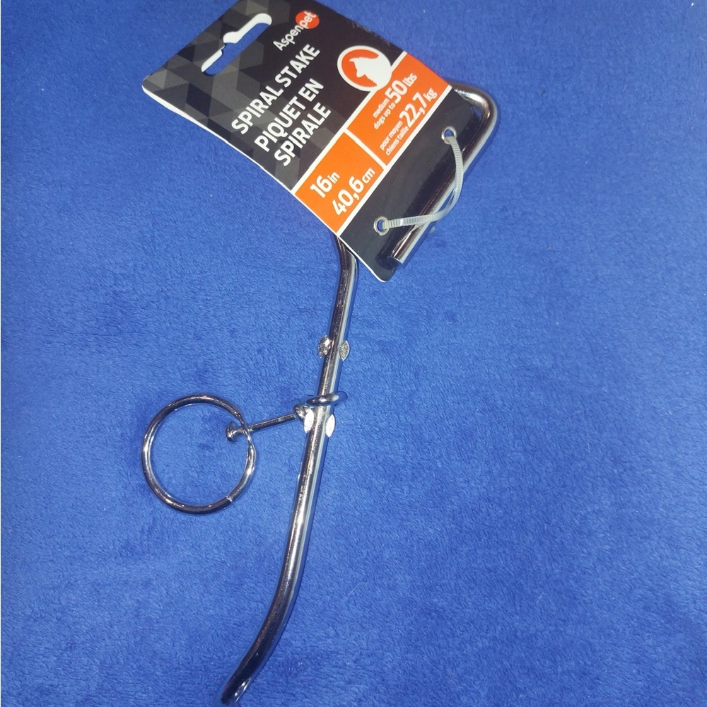 BRAND NEW ASPEN PET DOG TIE OUT STAKE